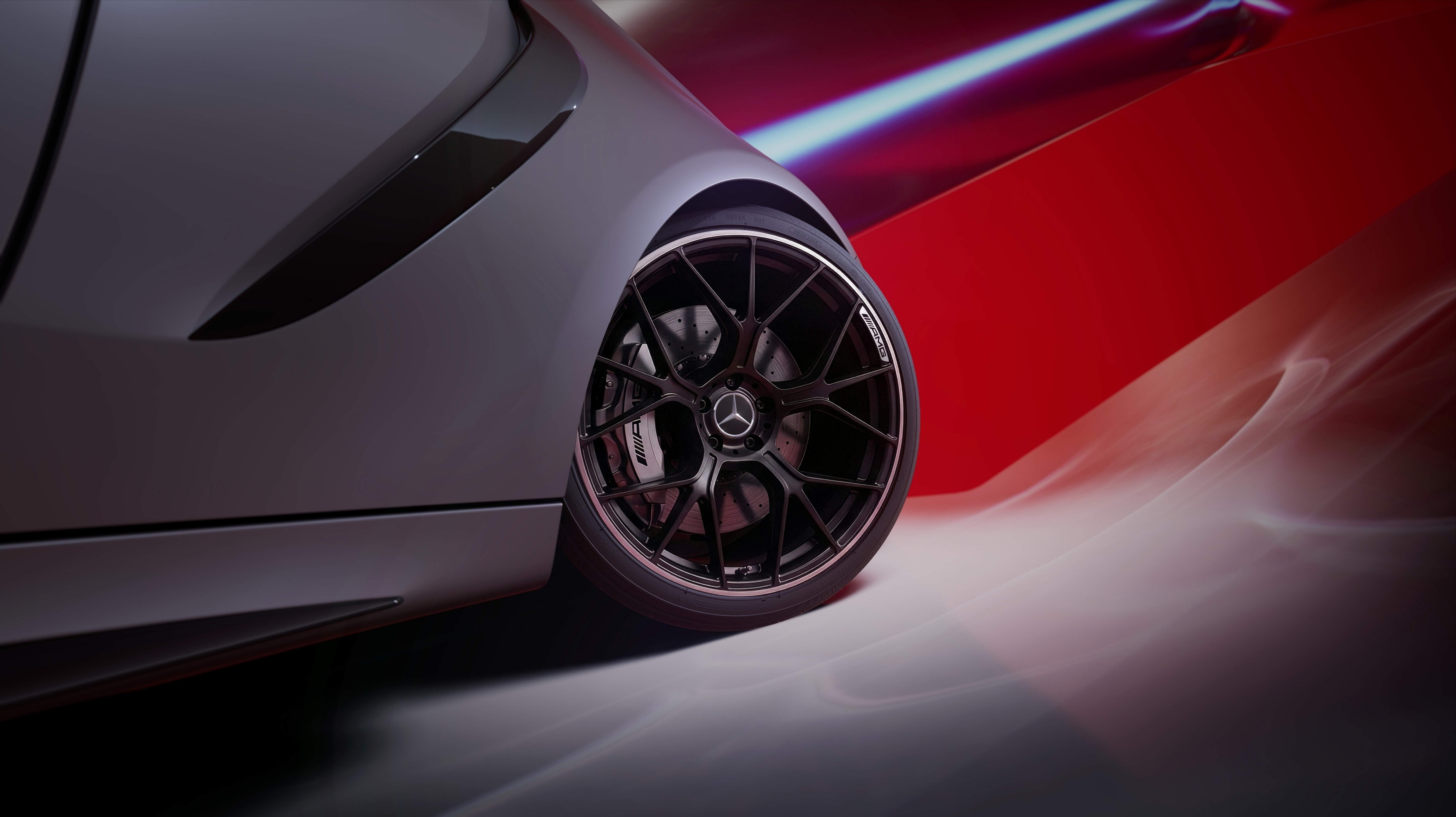 圖4、20 吋 AMG 交叉輪輻式鍛造輪圈，為車輛動態表現勾勒出俐落而銳利的收尾